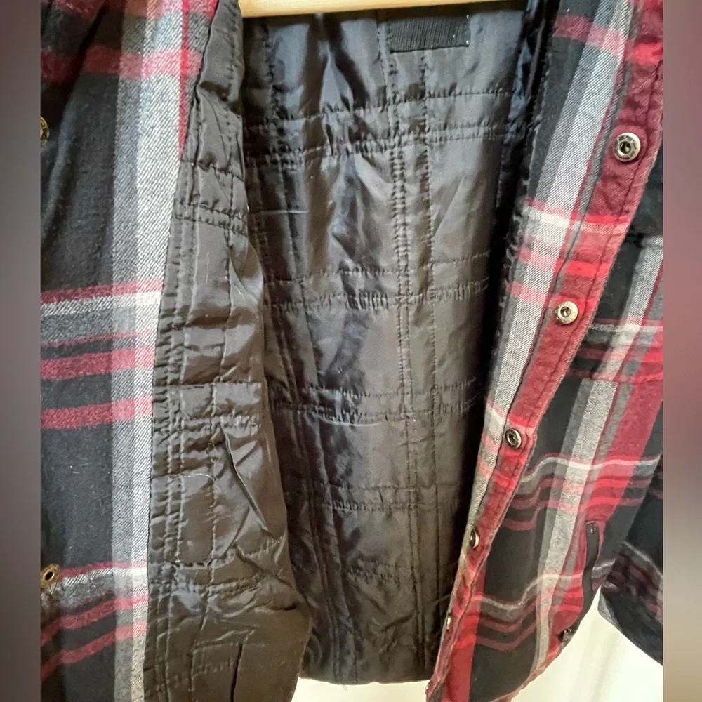 Burton Men's Red and Black Plaid Shirt Jacket with zipper Pockets, size Medium - Picture 5 of 8
